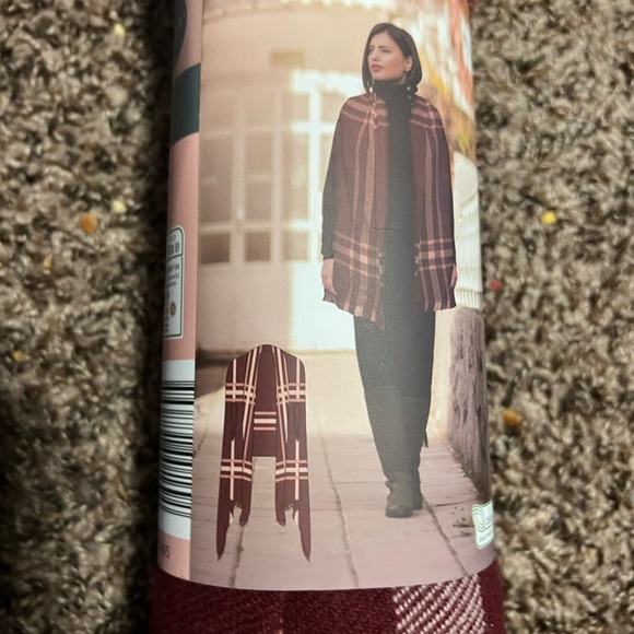 Ladies Scarf Poncho - Picture 4 of 11